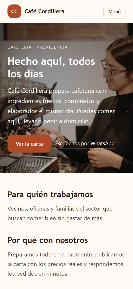 Ejemplo de sitio para un local con público, una cafetería, visto en un teléfono.