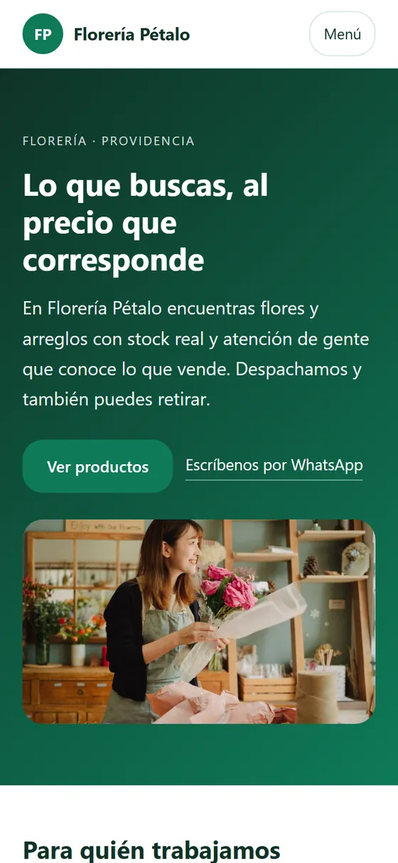 Página web de una florería hecha con el asistente de Creación de Web, vista en un teléfono.